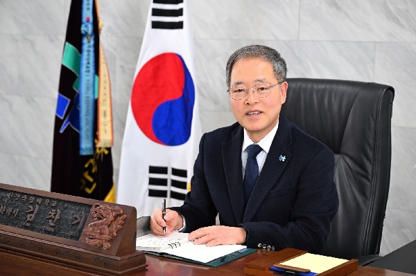 [한국대학신문] 김찬기 총장 파워인터뷰 대표이미지